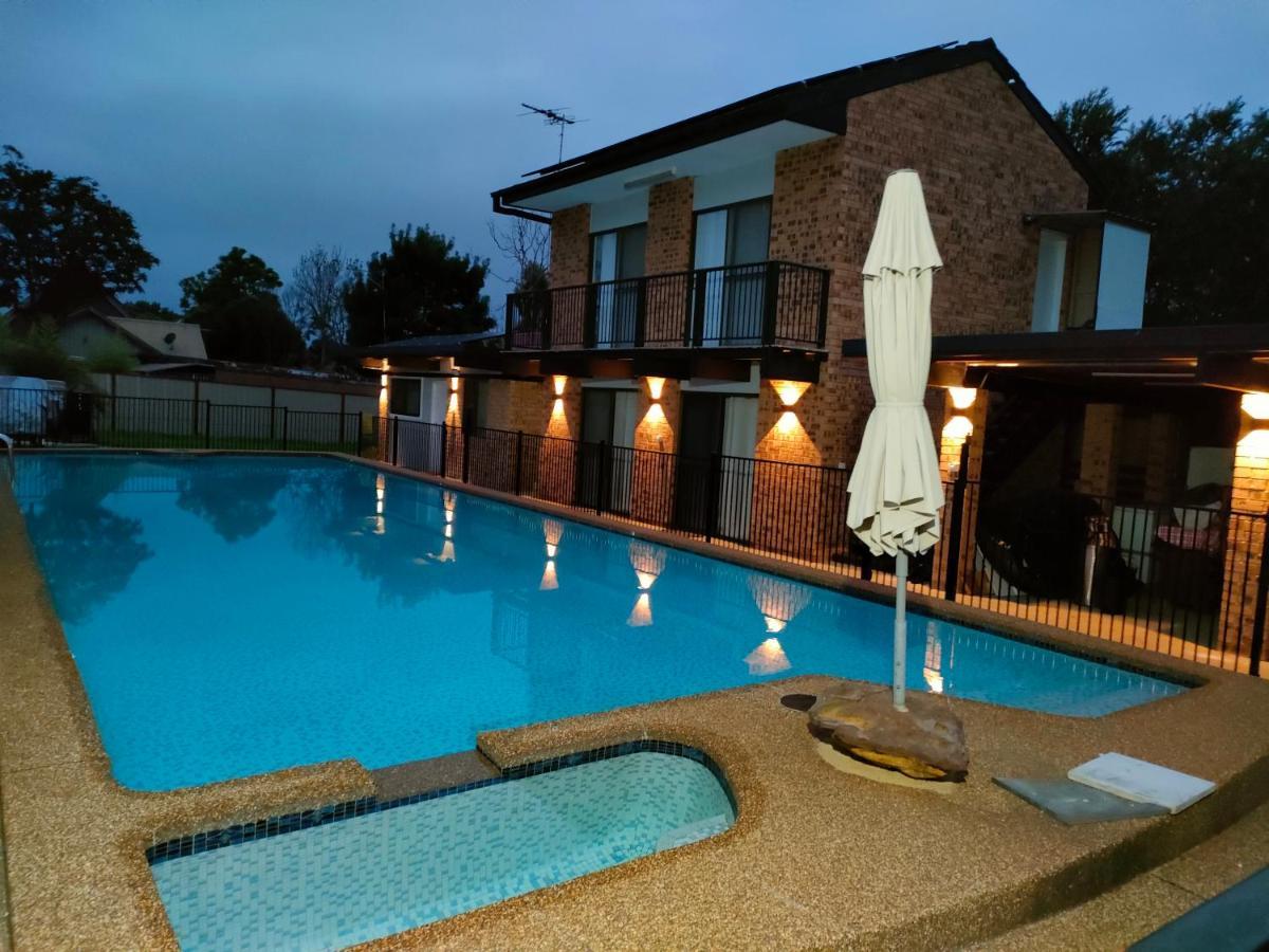 T&V Suites Windsor Extérieur photo